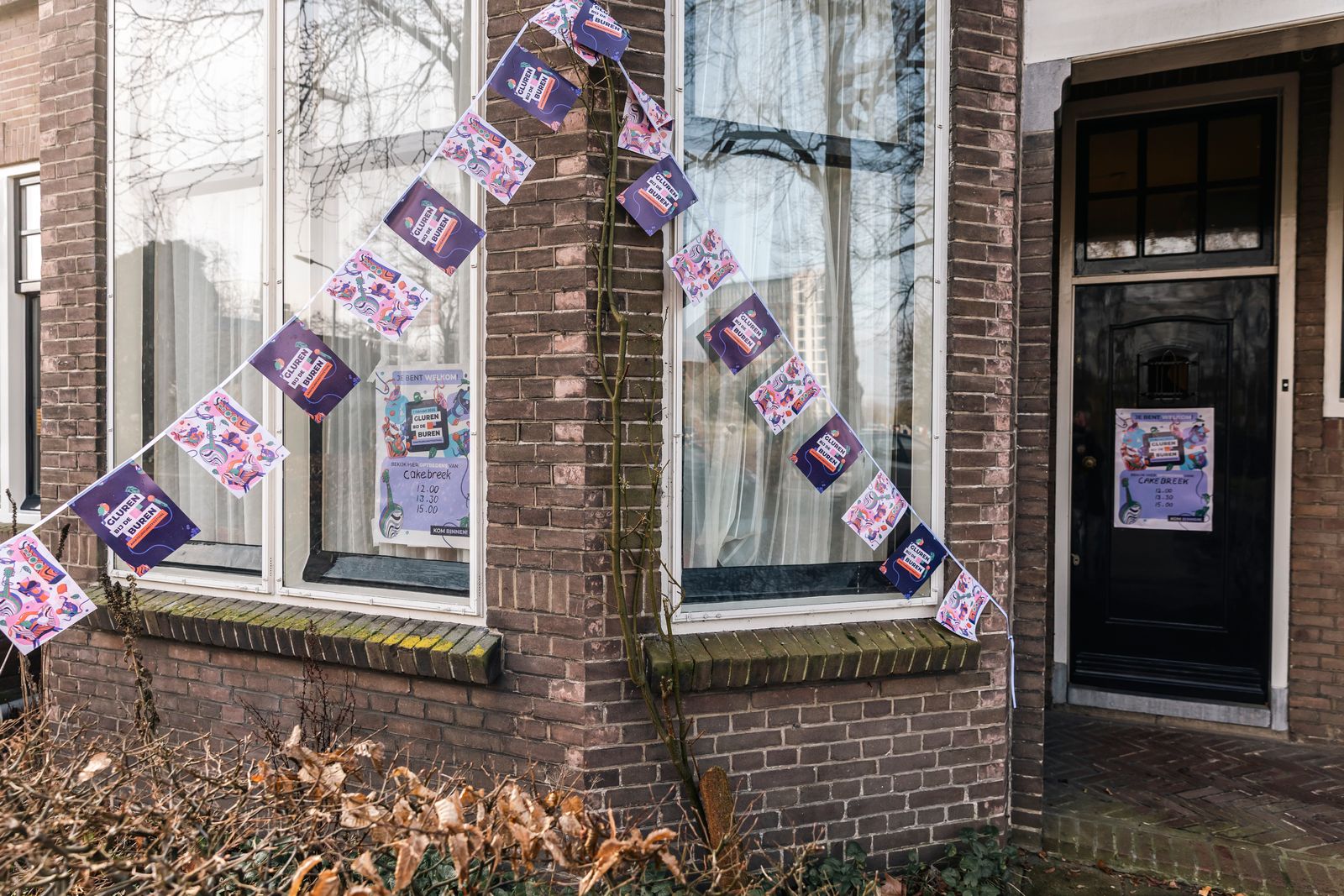 🥳 Twee decennia lang Gluren bij de Buren